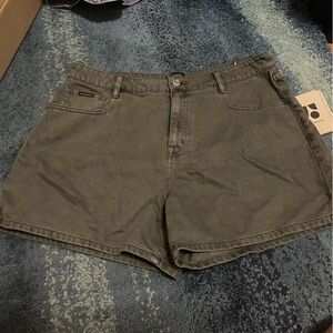 Frank and Oak “Courtney” shorts NWT